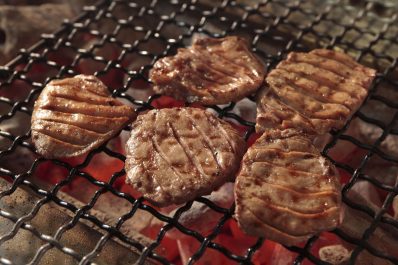 かねざきの牛たん 好評発売中!